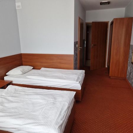 Hotel Podroznik Koszuty 外观 照片