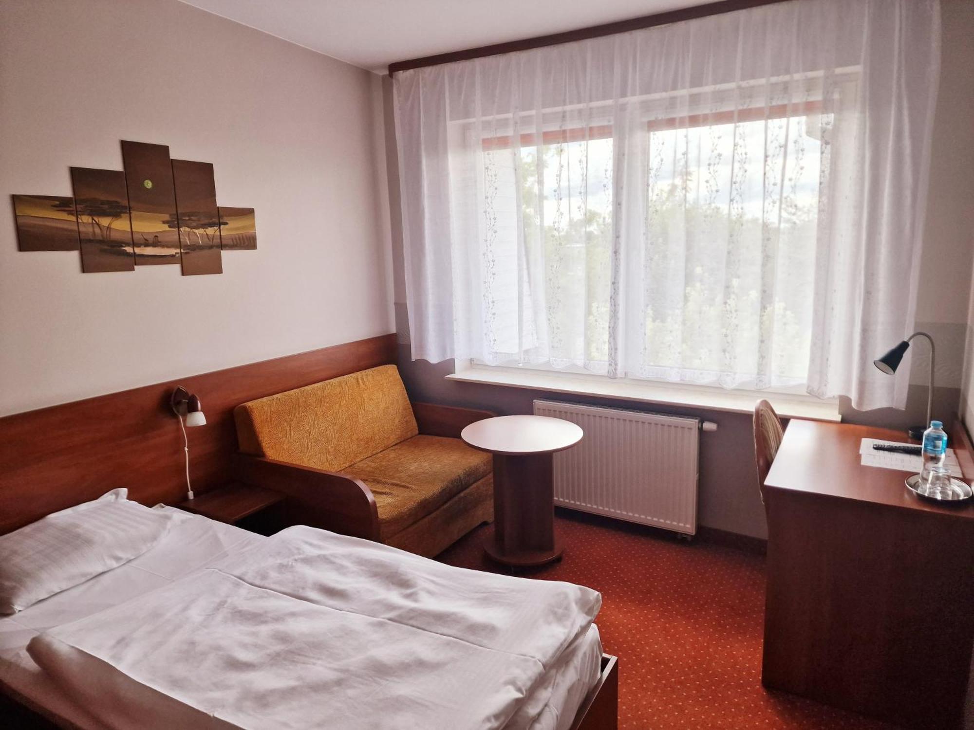 Hotel Podroznik Koszuty 外观 照片