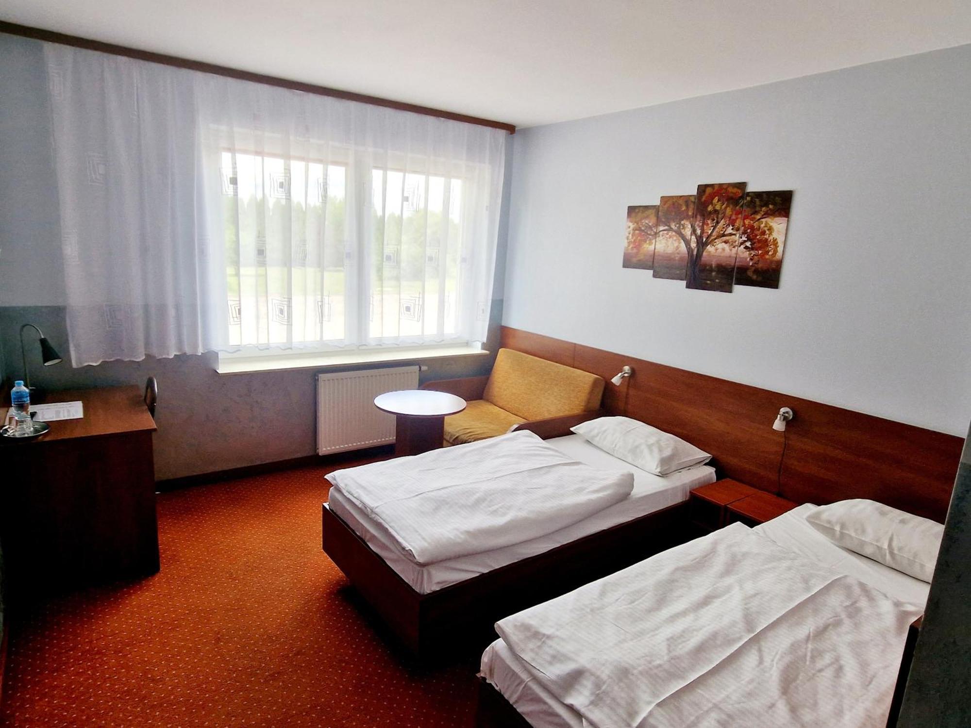 Hotel Podroznik Koszuty 外观 照片