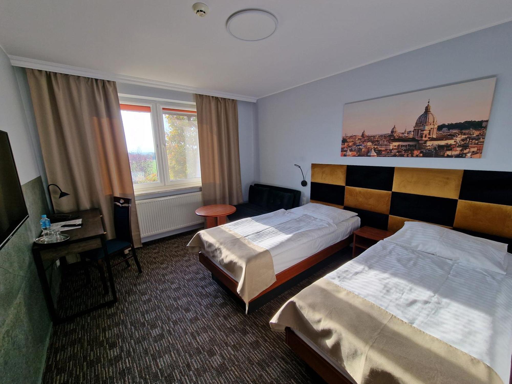Hotel Podroznik Koszuty 外观 照片