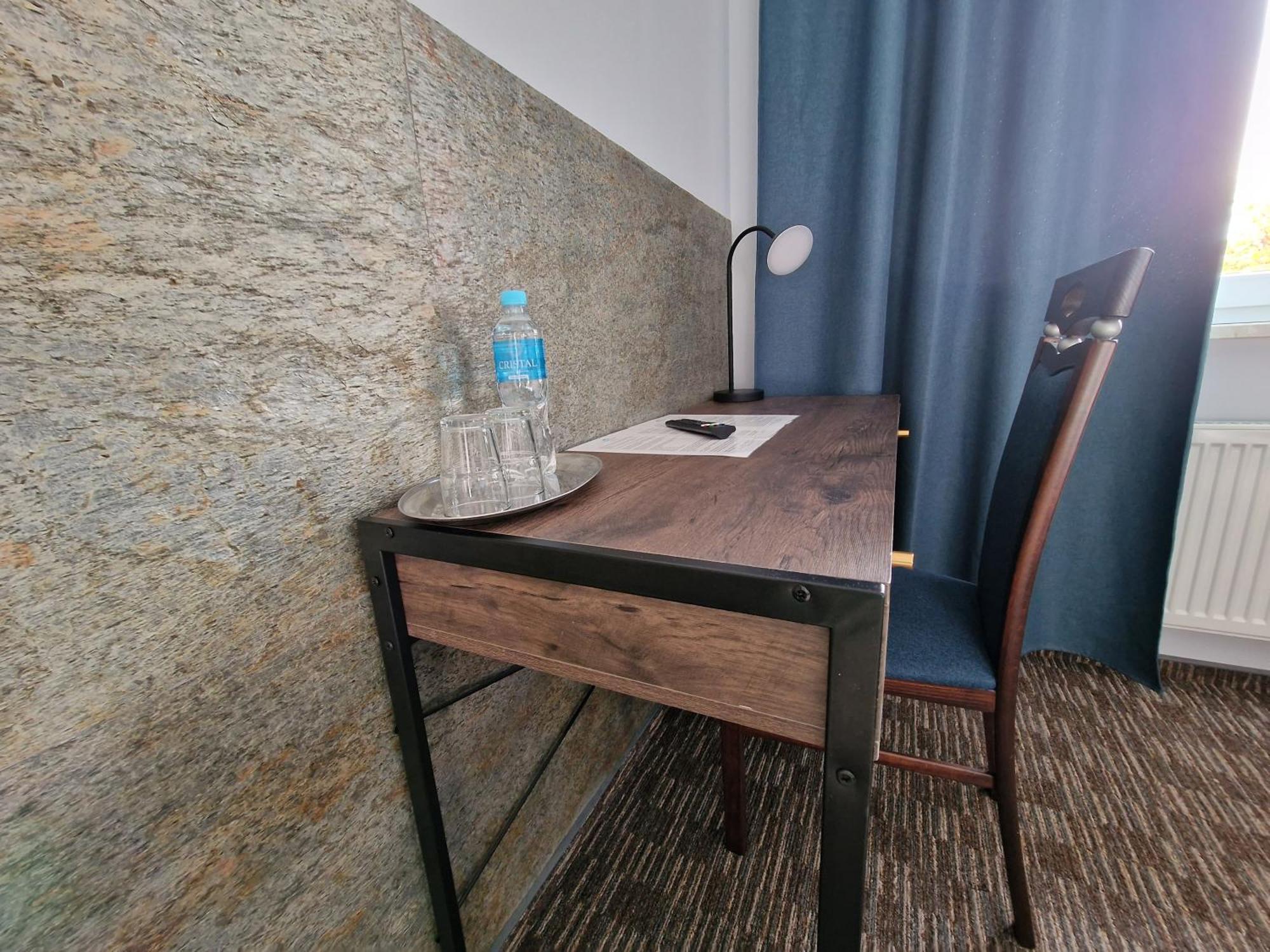 Hotel Podroznik Koszuty 外观 照片