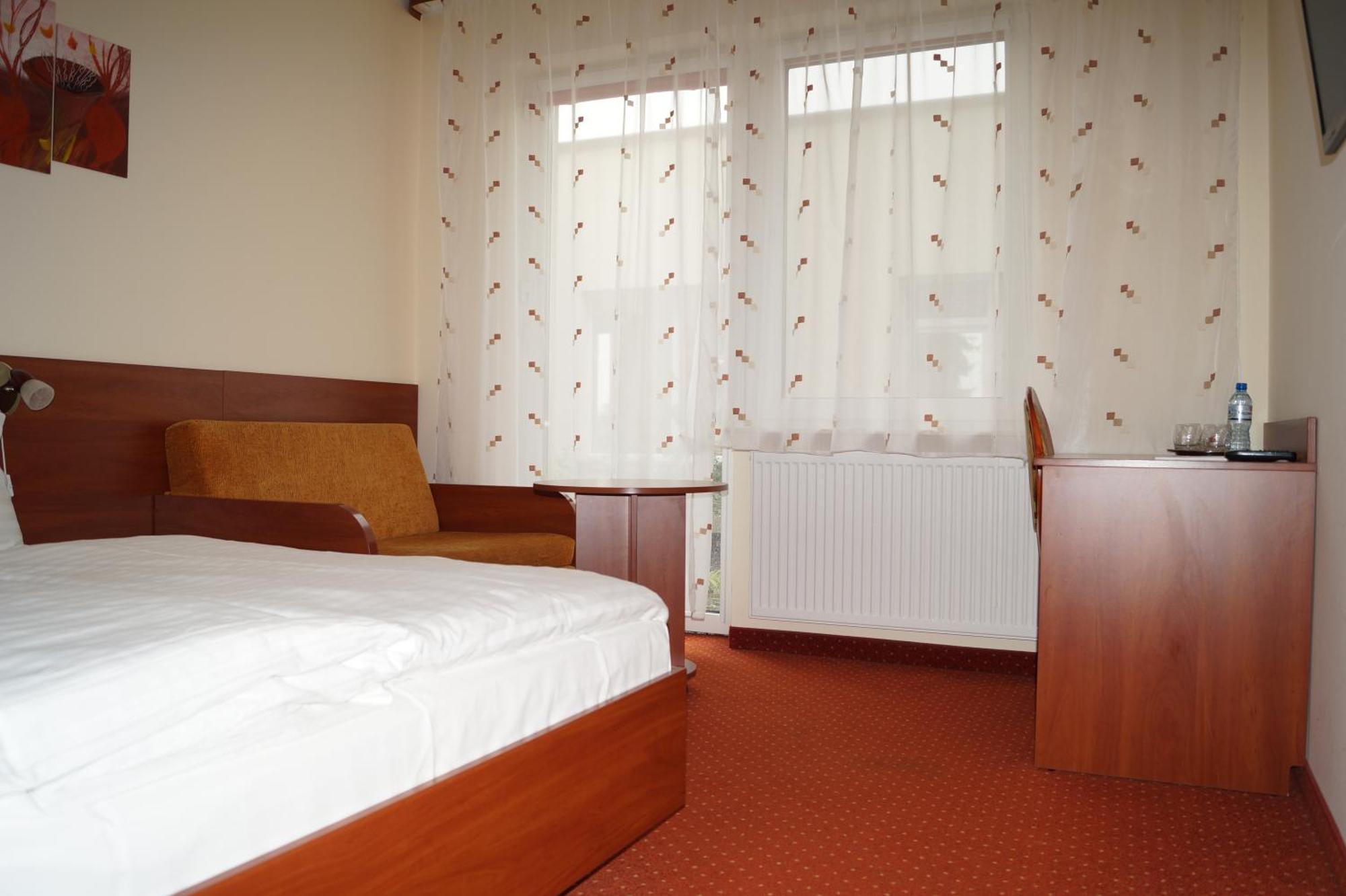 Hotel Podroznik Koszuty 外观 照片