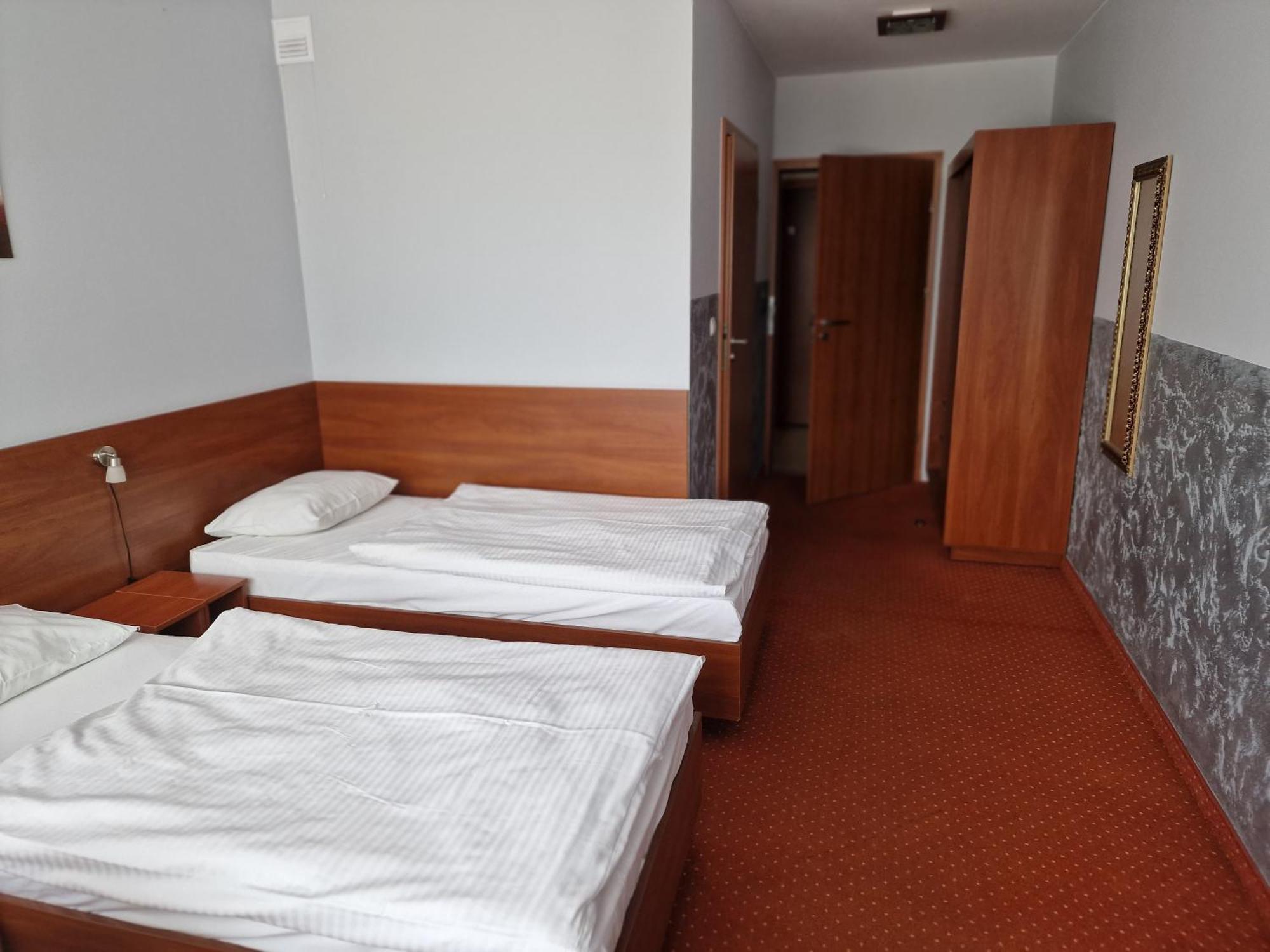 Hotel Podroznik Koszuty 外观 照片