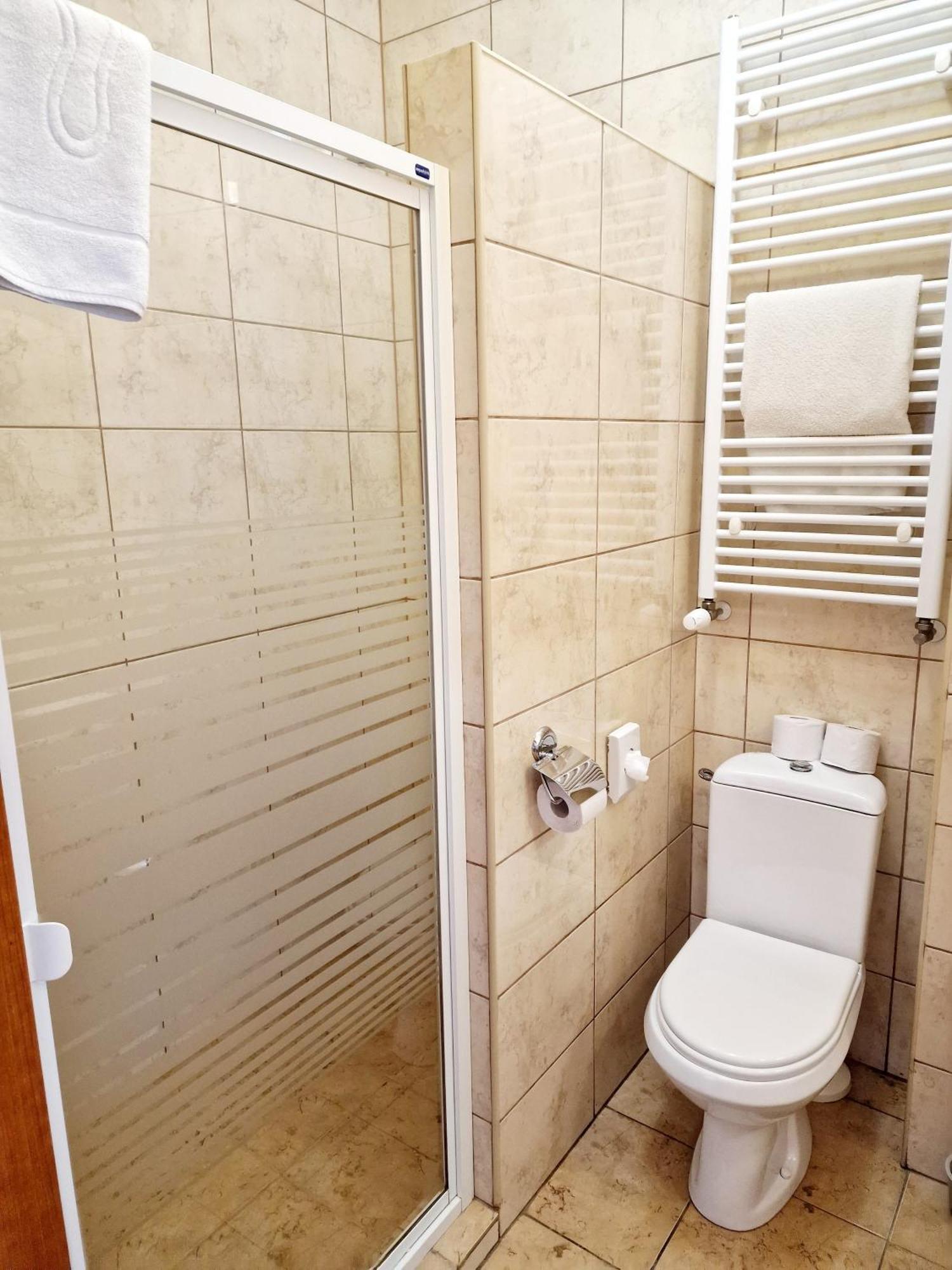 Hotel Podroznik Koszuty 外观 照片