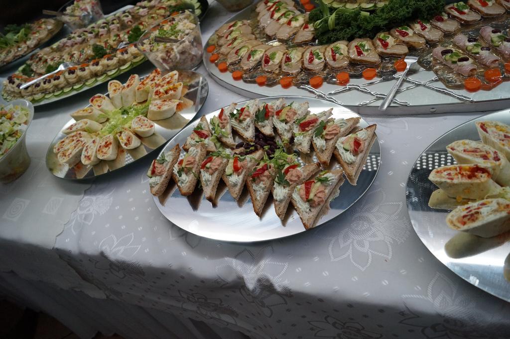 Hotel Podroznik Koszuty 外观 照片