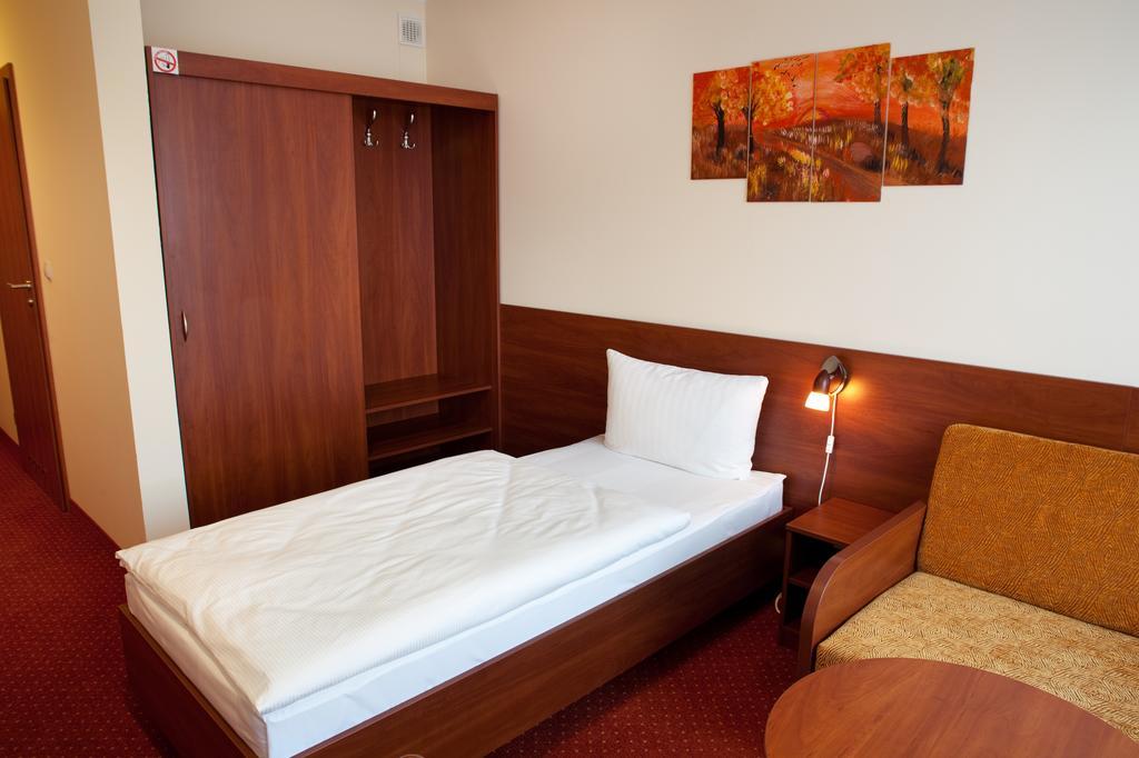 Hotel Podroznik Koszuty 外观 照片
