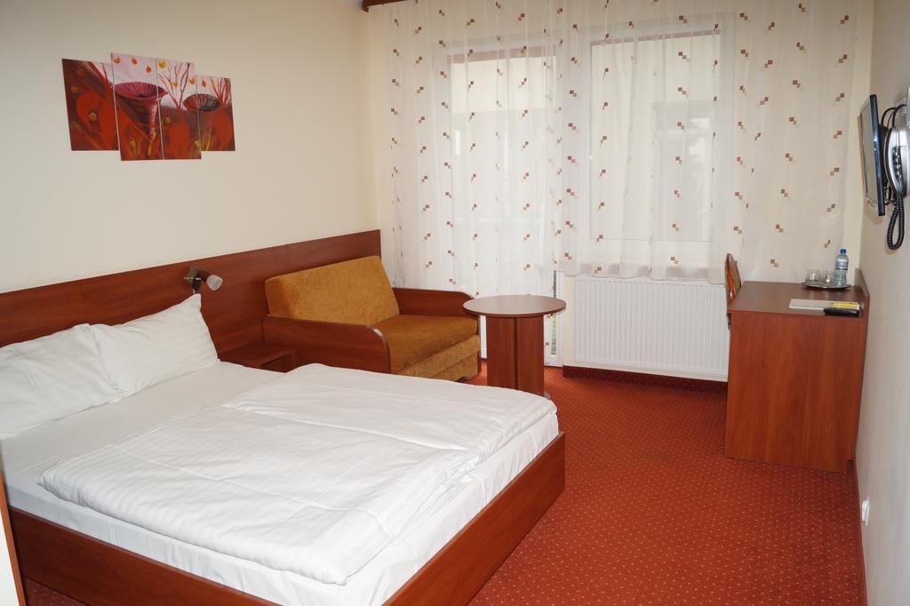 Hotel Podroznik Koszuty 外观 照片